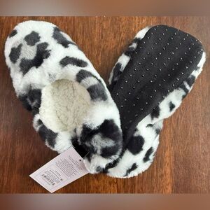 Auden faux-fur animal print slipper socks non slip Size M/L 8-10